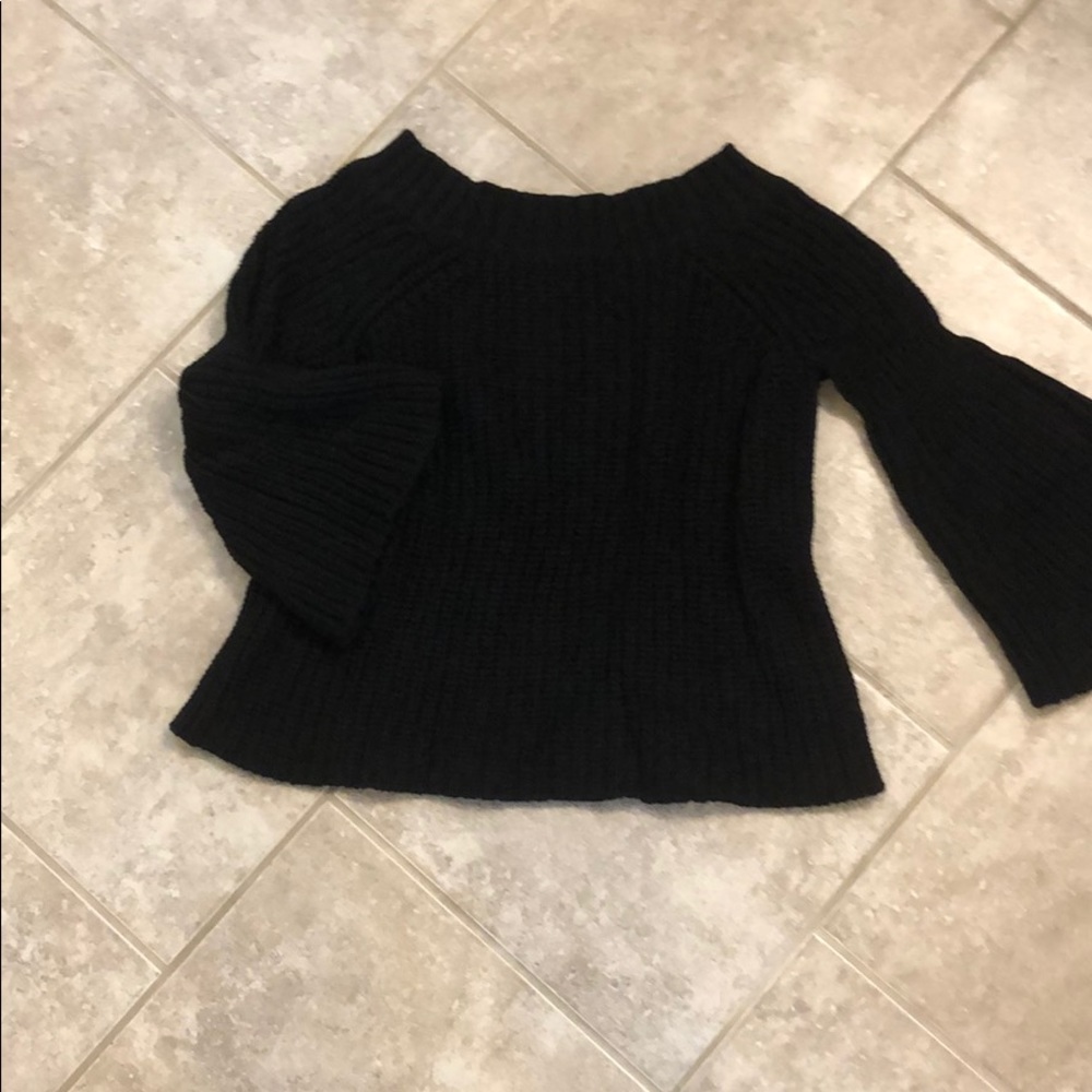 525 America, Off Shoulder